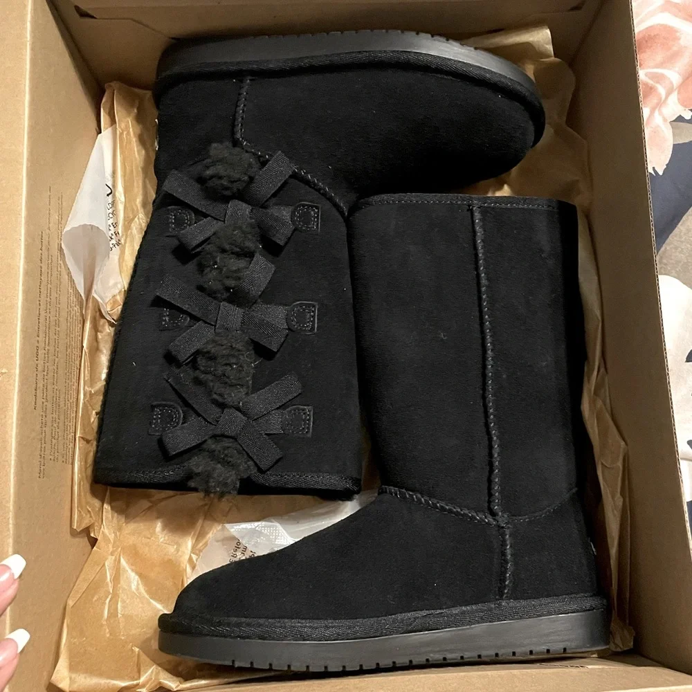 UGG | Victoria Boots Little Kids Sz 1 | Winter | Fall - Picture 1 of 4